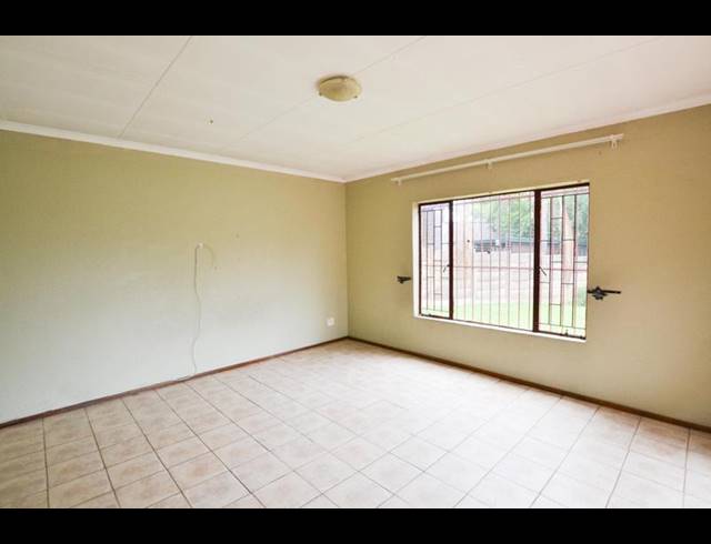 4 BEDROOM HOUSE FOR SALE IN HEUWELOORD